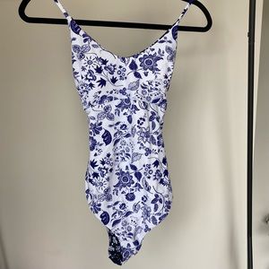 One piece swimsuit / never worn